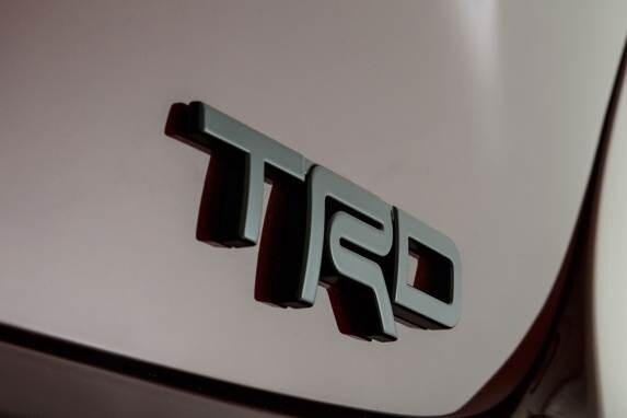 2012sema_avalonburgundy013-600-001