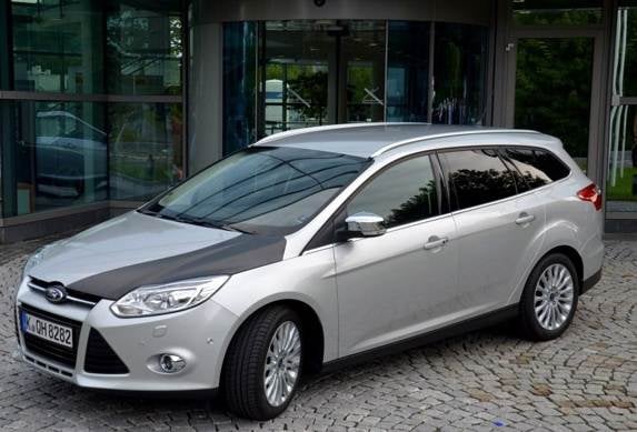 ford-focus-with-carbon-fibre-prototype-hood-600-001