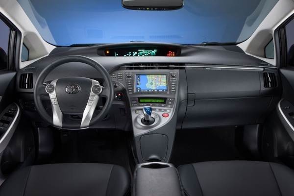 2012_toyota_prius_008-600-001-1