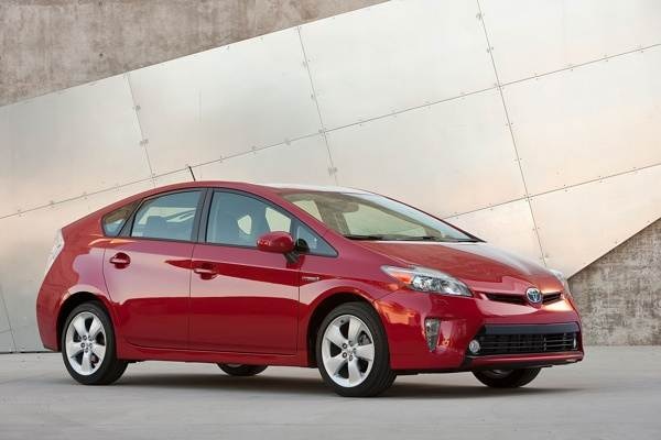 2012_toyota_prius_012-600-001-1