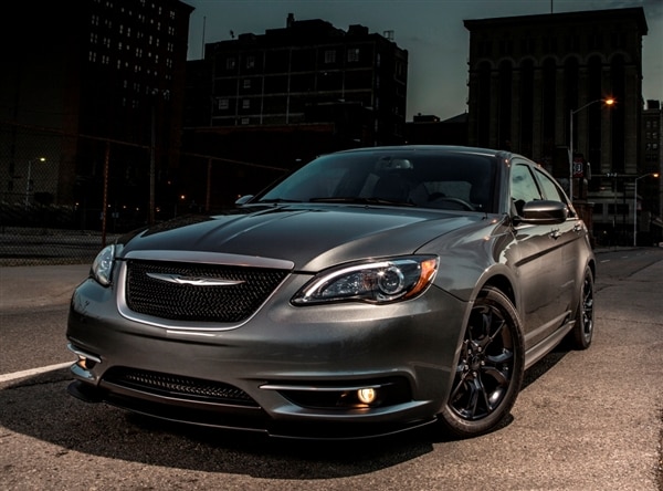 2013.5-chrysler-200-s-special-edition-600-001-1