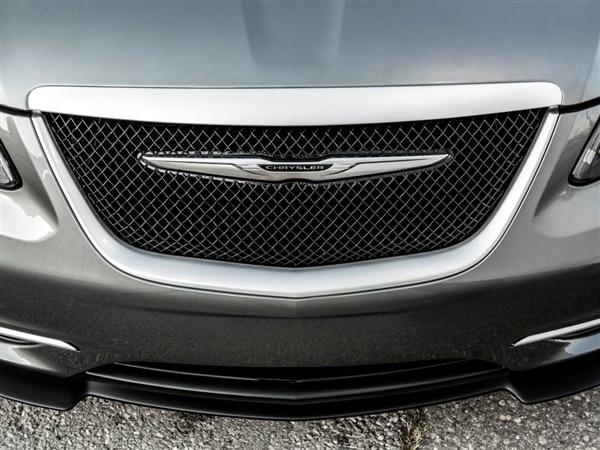 2013.5-chrysler-200-s-special-edition-grille-detail-600-001-1