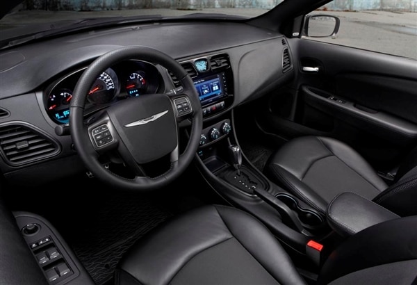 2013.5-chrysler-200-s-special-edition-interior-detail-front-600-001-1