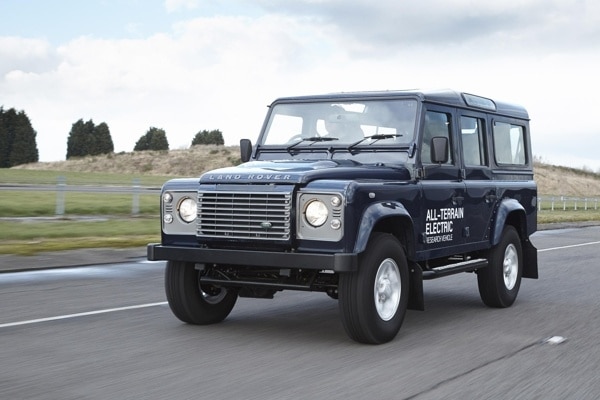 654071_electric_defender_13my_280213_09-600-001-1