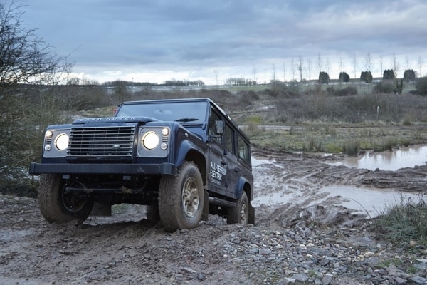 654099_electric_defender_13my_280213_17-600-001-1