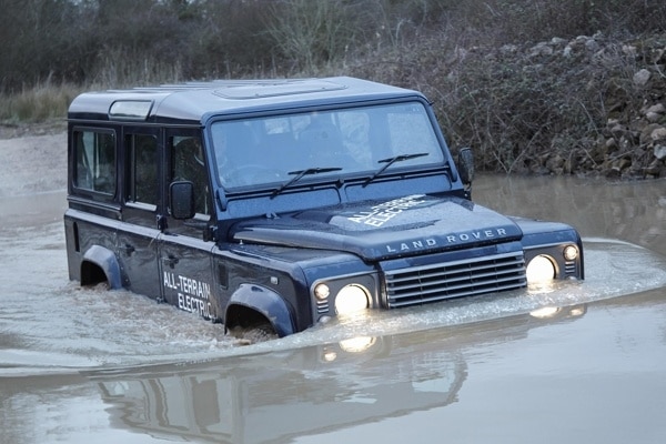654103_electric_defender_13my_280213_19-600-001-1