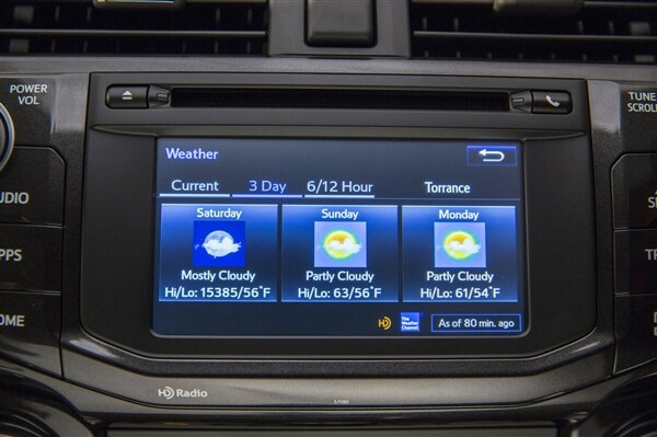 2014-toyota-4runner-entune-display-detail2-600-001