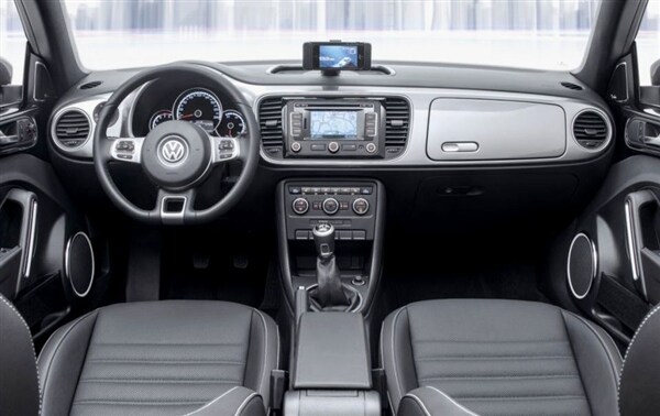 2014-volkswagen-ibeetle-interior-600-001