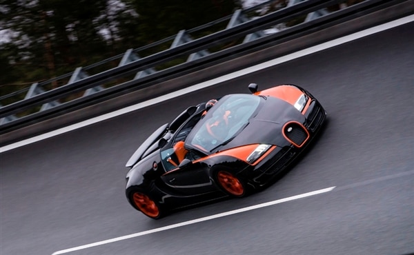 bugatti-164-veyron-grand-sport-vitesse-front-pan-action2-600-001-1