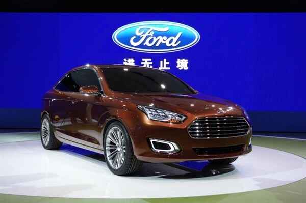 ford-escort-concept-front-static-show-600-001