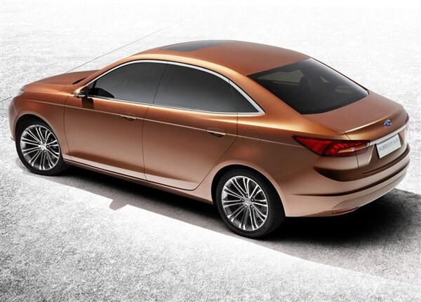 ford-escort-concept-rear-overhead-600-001