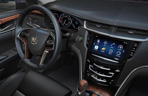 2014-cadillac-xts-dash-detail-600-001