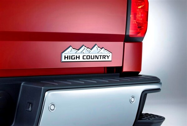 2014-chevrolet-silverado-high-country-chrome-rear-step-bumper-detail-600-001