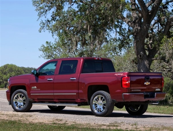 2014-chevrolet-silverado-high-country-rear-static-600-001