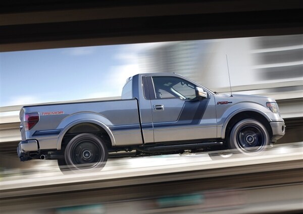 2014-ford-f150-tremor-side-action-600-001