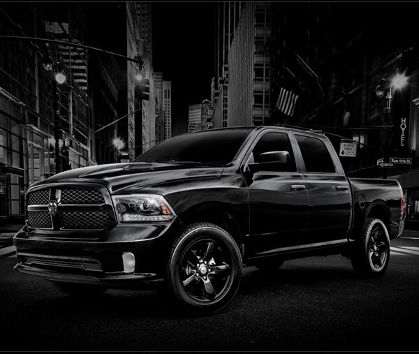 2013-ram-1500-black-express-front-static2-600-001