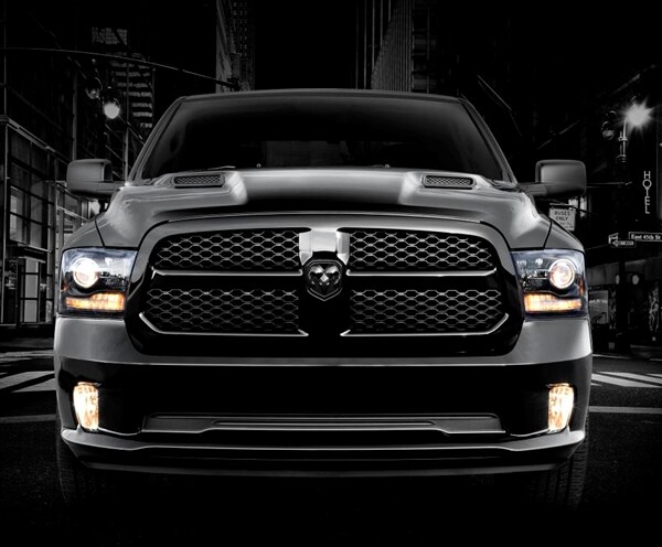 2013-ram-1500-black-express-head-on-static-600-001