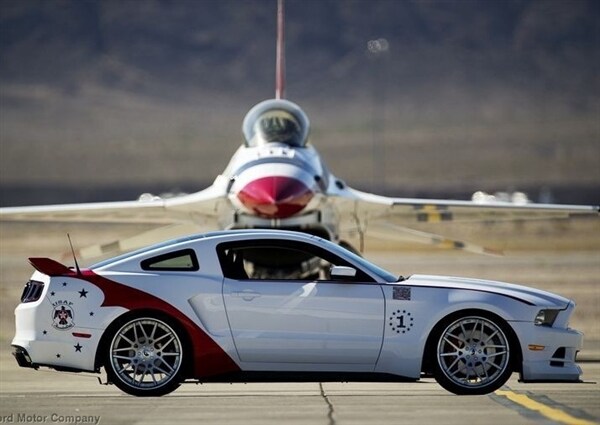 2014-ford-mustang-usaf-thunderbirds-edition-profile-static1-600-001