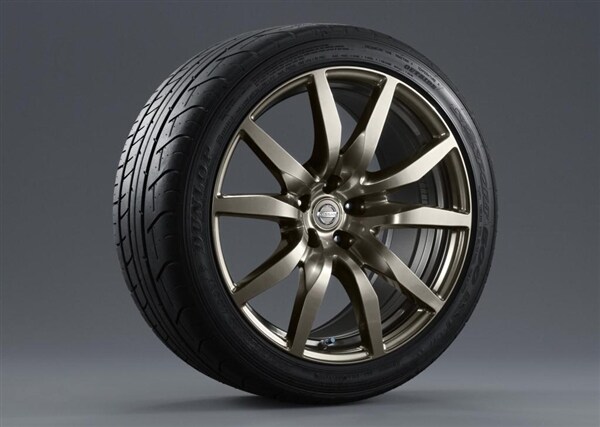 2014-nissan-gt-r-special-edition-carbon-rays-alloy-wheel-600-001