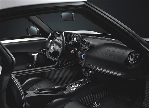 alfa-romeo-4c-launch-edition-interior-600-001