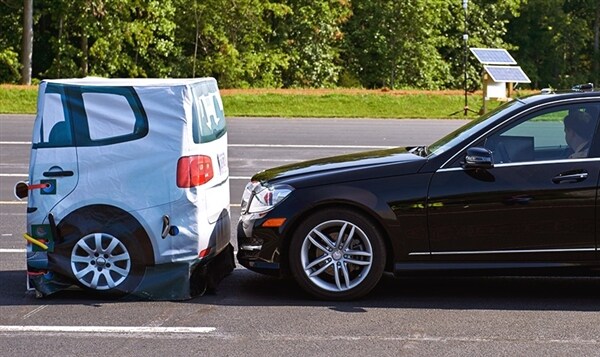 iihs-front-crash-prevention-system-test1-600-001