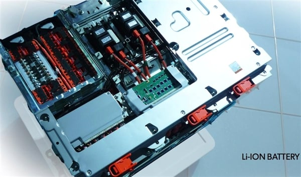 toyota-hybrid-world-tour-lithium-ion-battery-600-001