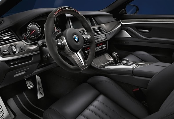 bmw-m5-and-m6-accessories-interior-dash-sport-wheel1-600-001