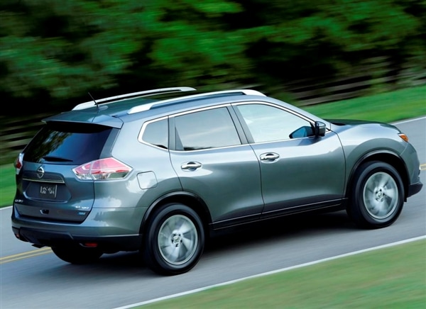 2014-nissan-rogue-rear-action1-600-001