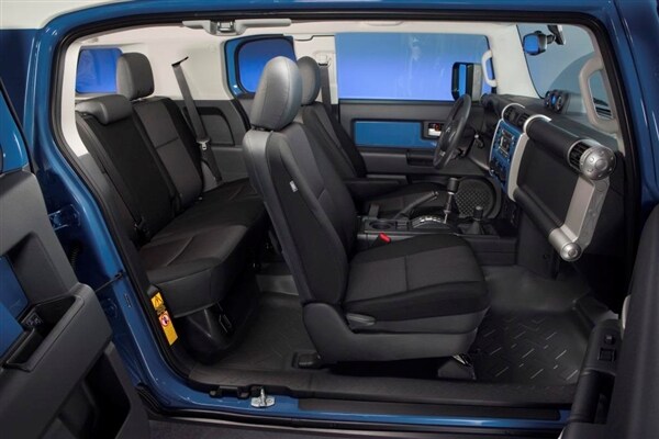 2014-toyota-fj-cruiser-ultimate-edition-interior-600-001