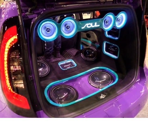 dj-booth-kia-soul-2-390-600-001