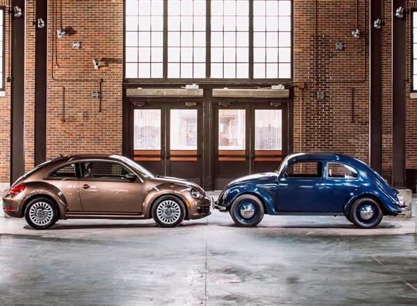 1949-and-2014-volkswagen-beetles-nose-to-nose-static-group-600-001