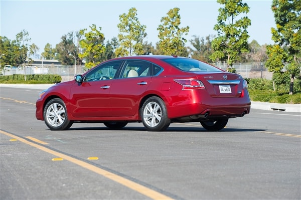 2014-nissan-altima-03-600-001