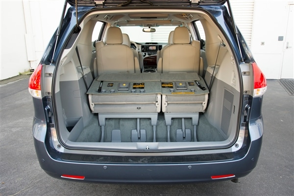 2014-toyota-sienna-11-600-001