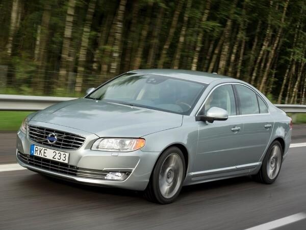 2015-volvo-s8-front-action-600-600-001