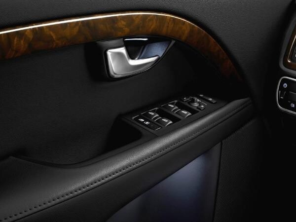 2015-volvo-s80-inscription-package-interior-door-panel-detail-600-600-001