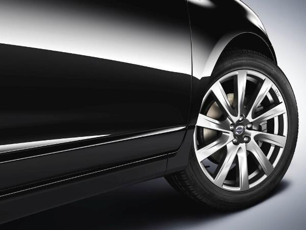 2015-volvo-xc60-inscription-package-wheel-detail-600-600-001