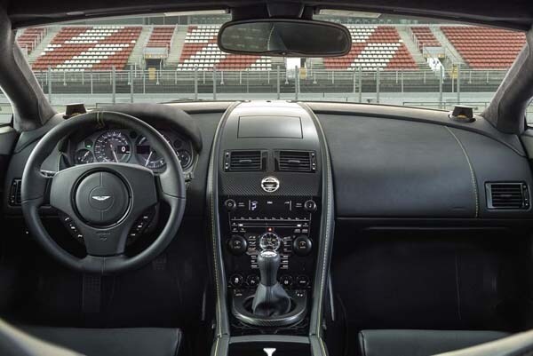 2015-aston-martin-v8-vantage-gt-interior-dash-600-001