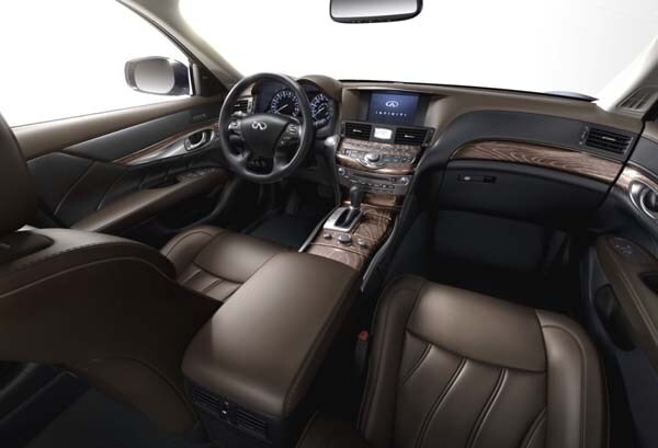 2015-infiniti-q70-interior-front-look-in-600-001