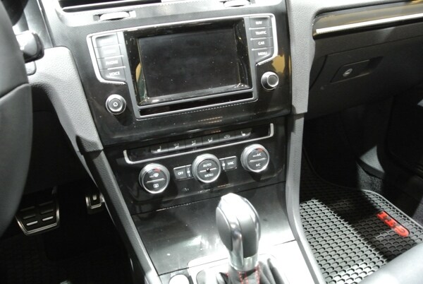 2015-vw-golf-15-600-001