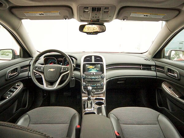 2014-chevy-malibu-lt-interior-03-600-001