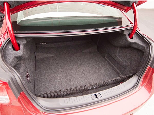 2014-chevy-malibu-lt-interior-07-600-001