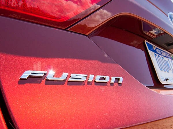 2014-ford-fusion-se-exterior-02-600-001
