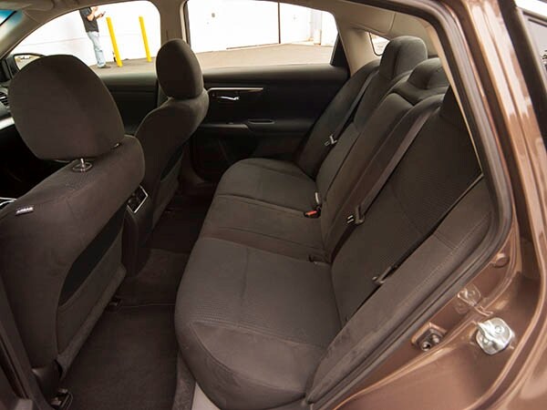2014-nissan-altima-interior-05-600-001