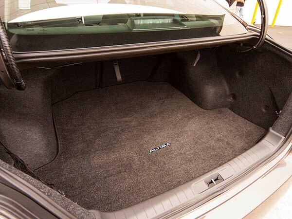 2014-nissan-altima-interior-08-600-001