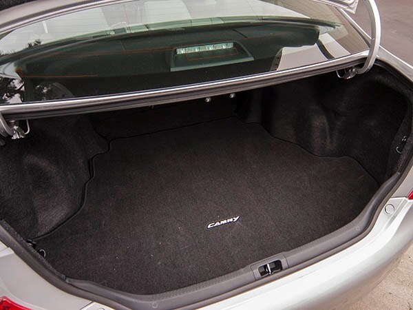 2014-toyota-camry-interior-08-600-001