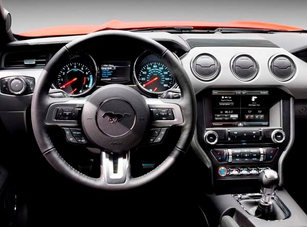 2015-ford-mustang-gt-coupe-interior-dash-600-001