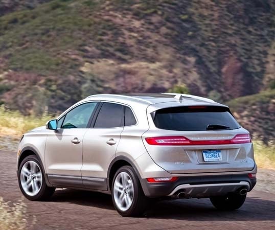 2015-lincoln-mkc-rear-action1-600-001