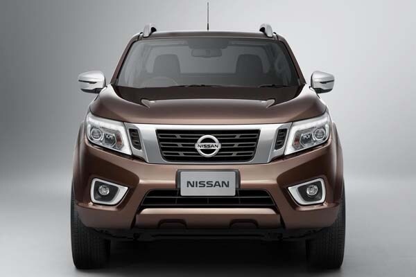 2015-nissan-np300-navara-pickup-head-on-static-600-001
