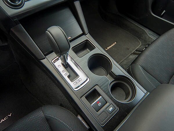 2015-subaru-legacy-interior-06-600-001