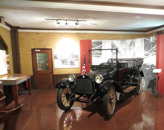 dodge-1915-touring-car-in-museum-600-001